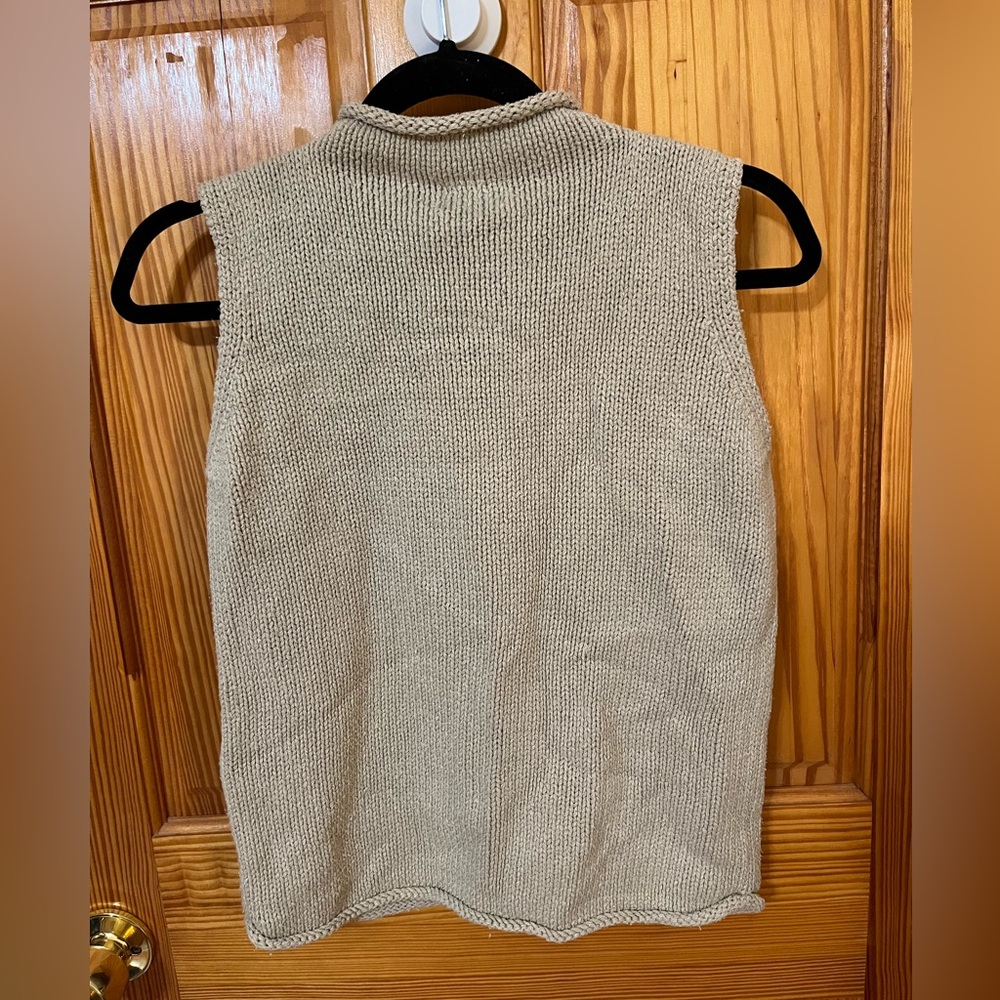 L.L.Bean Vintage Sleeveless Knit Top in Beige - Picture 8 of 8